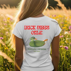 Duck Vibes Only T-Shirt, Green Duck Nature Shirt, Animal Graphic Tee Aesthetic Outdoorsy Gift for Nature Lovers, Short-Sleeve Unisex t-shirt