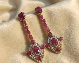 Orecchino con rubino rosso scuro naturale, orecchino a goccia con rubino rosso intenso, orecchino con rubino delicato, orecchino per occasioni speciali, regalo per lei, regalo di nozze