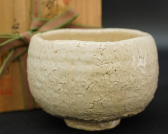 Vintage japanische Matcha-Teeschale mit Tomobako – Chawan im Hagi-Stil mit weißer Craquelé-Glasur, handgefertigt aus Wabi-Sabi-Keramik, 910 g