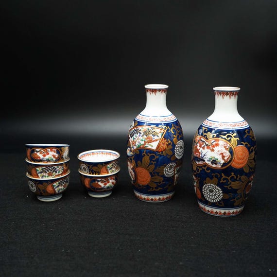 Vintage Japanese Imari Sake Set – 2 Tokkuri & 5 Ochoko With Gold