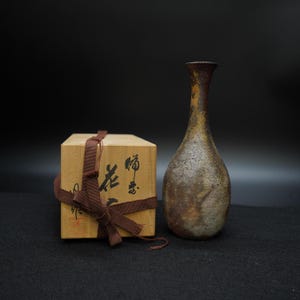 Jarrón Ikebana Bizen Ware Vintage con caja de madera | Jarrón japonés hecho a mano para flores, cerámica rústica de estudio, decoración de interiores Wabi Sabi, 680 g