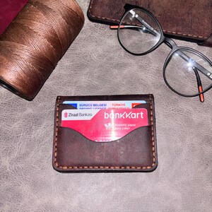 Cartera de cuero marrón oscuro para hombre/mujer diseñada a mano y cuidadosamente diseñada