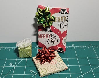 Regalos de Navidad para casa de muñecas, escala 1/12, juego de 3