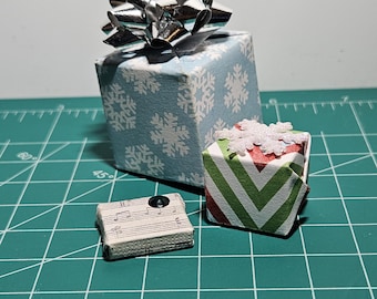 Conjunto de 3 adornos navideños, regalos en miniatura, escala 1/12