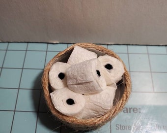 Cesta a escala 1/12 de 6 rollos de papel higiénico