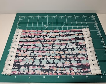 Alfombra en miniatura con brillo azul y rosa, 4x6, escala 1:12