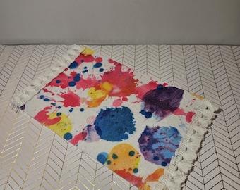 Alfombra en miniatura de 4x6, con salpicaduras de pintura abstracta y borlas de flecos, escala 1:12