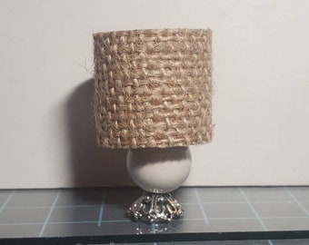 Lámpara boho blanca sin iluminación en miniatura, escala 1:12