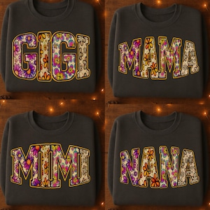 Peut inclure: Quatre sweat-shirts gris foncé avec des motifs floraux. Les sweat-shirts présentent les mots "GIGI", "MAMA", "MIMI" et "NANA" dans une police florale rétro colorée. Le motif floral comprend des fleurs violettes, jaunes et oranges.