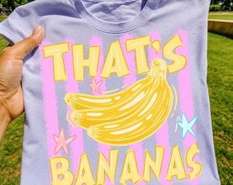 Eso es plátano PNG, diseño de sublimación de plátano coqueto, camisa de frutas veraniega preppy a rayas PNG descarga digital