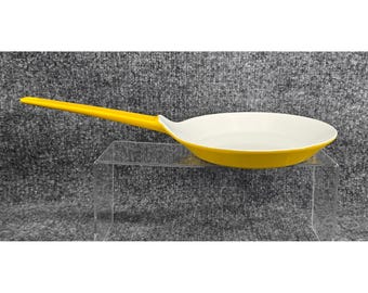 Sartén vintage Copco de 7" con diseño Michael Lax, Dinamarca, de hierro fundido esmaltado amarillo, estilo MCM.