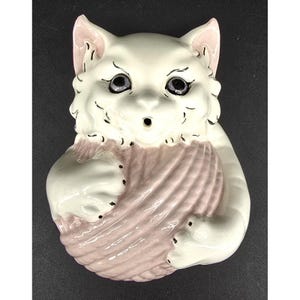 Vtg MCM White Cat Porcelain w/ Pink Yarn String Holder Wall Hanging Japan Kitsch