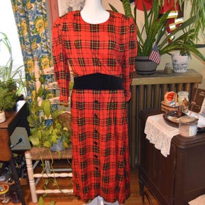 red square neck dress Square Neck Collar Fold Wool Crepe Dress Red – Roland Mouret main image 1