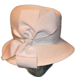 Vintage 1950s White Straw‎ Cloche Hat Veil Bow Accent Union Made USA Retro Chic Cloche White 1950s Vintage Hats for Women | eBay main image 3