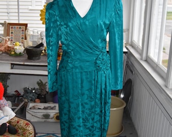 Vestido lápiz vintage de seda jacquard tejido color verde azulado con estampado floral de AJ Bari, talla mediana