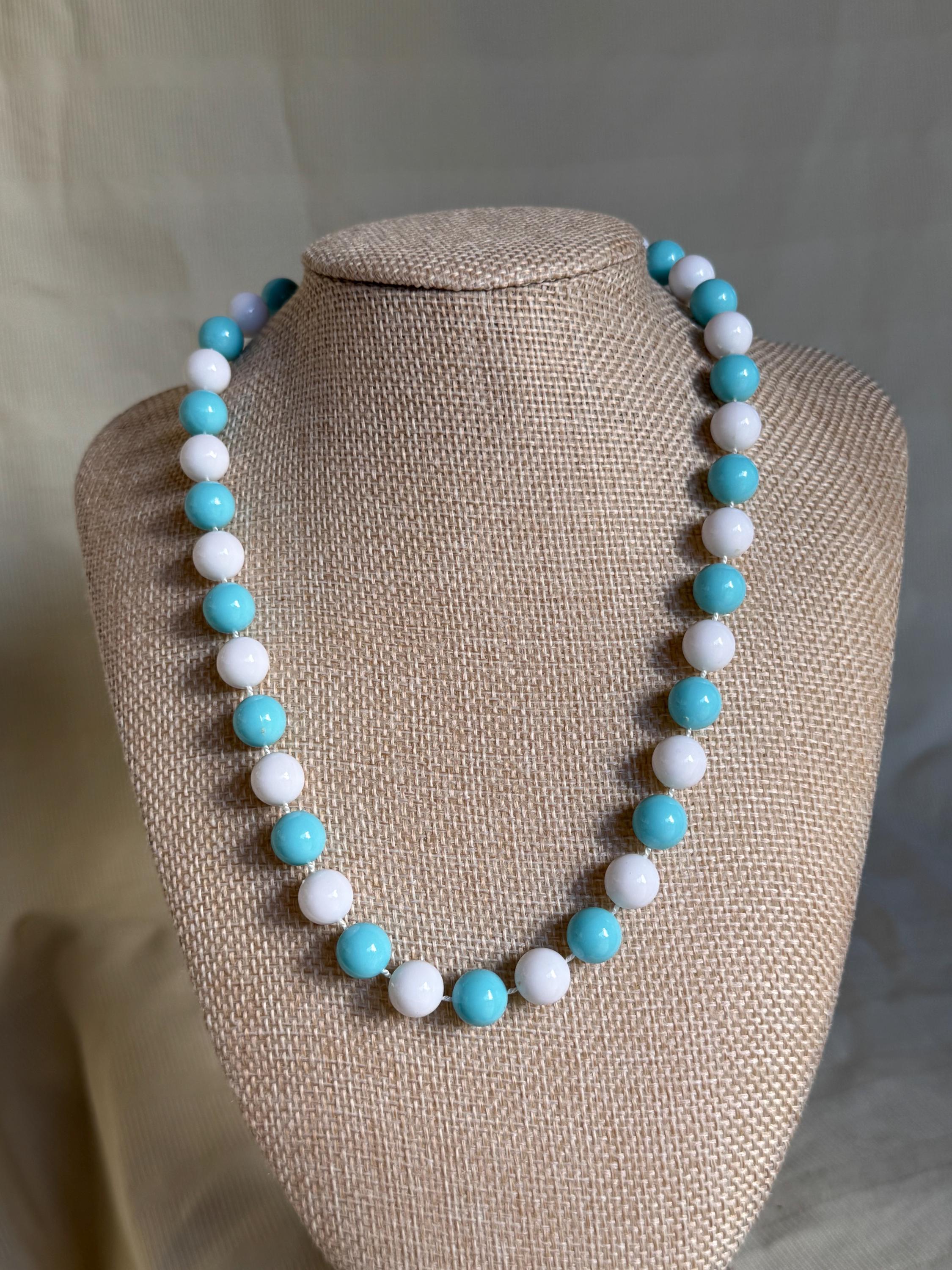 Collier Court Vintage Années 60 - Blanc Et Turquoise - Matière Composite - Occasion