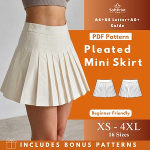 Peut inclure: Une mini-jupe plissée de couleur crème. La jupe a une fermeture à bouton et un design plissé classique. L'image comprend également le texte "PDF Pattern Pleated Mini Skirt" et "XS - 4XL 16 Sizes".