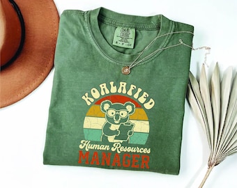 Niedliches Personal Personal Koala T-Shirt, lustiges Geschenk für Personalwesen, entzückendes grafisches T-Shirt, entzückendes Koala T-Shirt für Personalleiter, lustiger Mensch