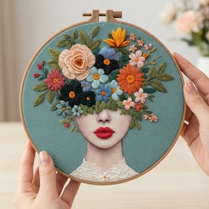 フラワーウーマン刺繍キット | 初心者向けDIYソーイングアート | ホームデコレーション用DIYクラフト | クラフト愛好家へのギフト | 彼女へのギフト | フープ付き