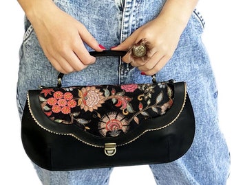 Floral velvet embroidery leather retro purse