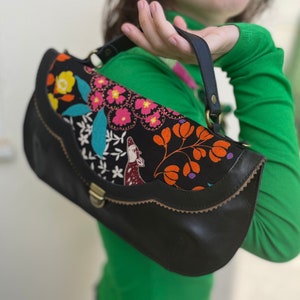 Crossbody leather purse with flowers