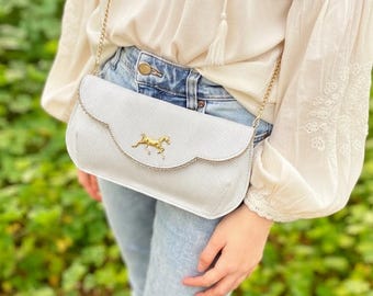 ケンタッキーダービー ホワイトレザー クラッチバッグ 金色の馬柄、競馬イベント用クラッチバッグ、ウェディングクラッチバッグ、花嫁用クラッチバッグ