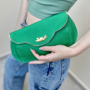 Bolso de cuero verde para dama de honor, clutch de cuero con pájaros, bolso de noche con fresas, clutch de cuero verde, clutch de dama de honor, bolso bandolera verde
