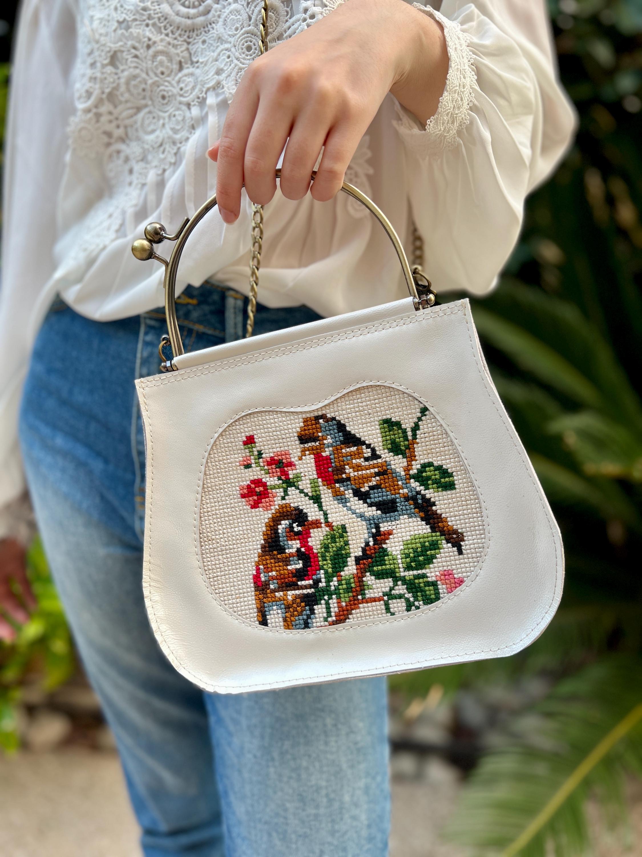 ニードルポイント＆レザーハンドバッグ、キスロックハンドル付き