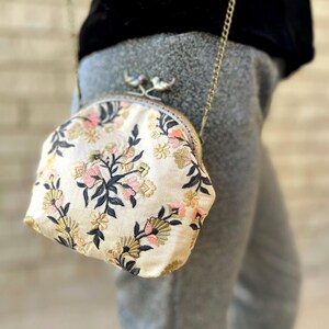 Mini bolso con flores bordadas, bolso para damas de honor, bolso para niñas, billetera linda, bolso con broche de pájaros