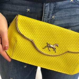 Pochette faite main en cuir jaune, sac à main en cuir pour femme lumineux minimaliste, cadeau fait main pour fashionista, sac à main d&#39;invité de mariage jaune soleil