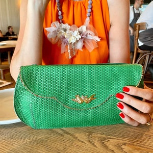 Bolso de cuero verde para dama de honor, clutch de cuero con pájaros, bolso de noche con fresas, clutch de cuero verde, clutch de dama de honor, bolso bandolera verde