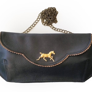 schwarze Leder-Clutch mit Pferd, Derby Tasche, kleine Retro Crossbody Abendtasche