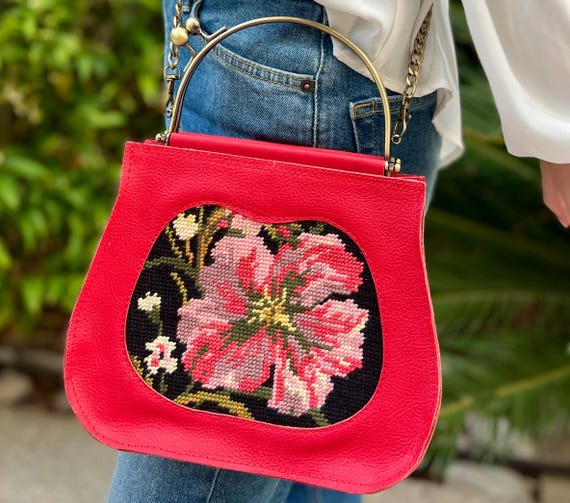 ニードルポイント　ハンドバッグ ニードルポイント＆レザーハンドバッグ、キスロックハンドル付き