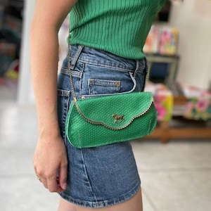 Mini clutch de piel verde, Monedero pequeño, Bolso verde, Clutch de caballo, Clutch pequeño, Bolso bandolera minimalista