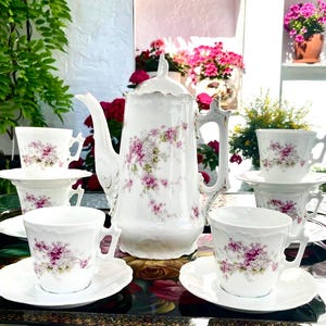 Tea service for 6 people in fine antique porcelain with pink floral decoration in Rococo style