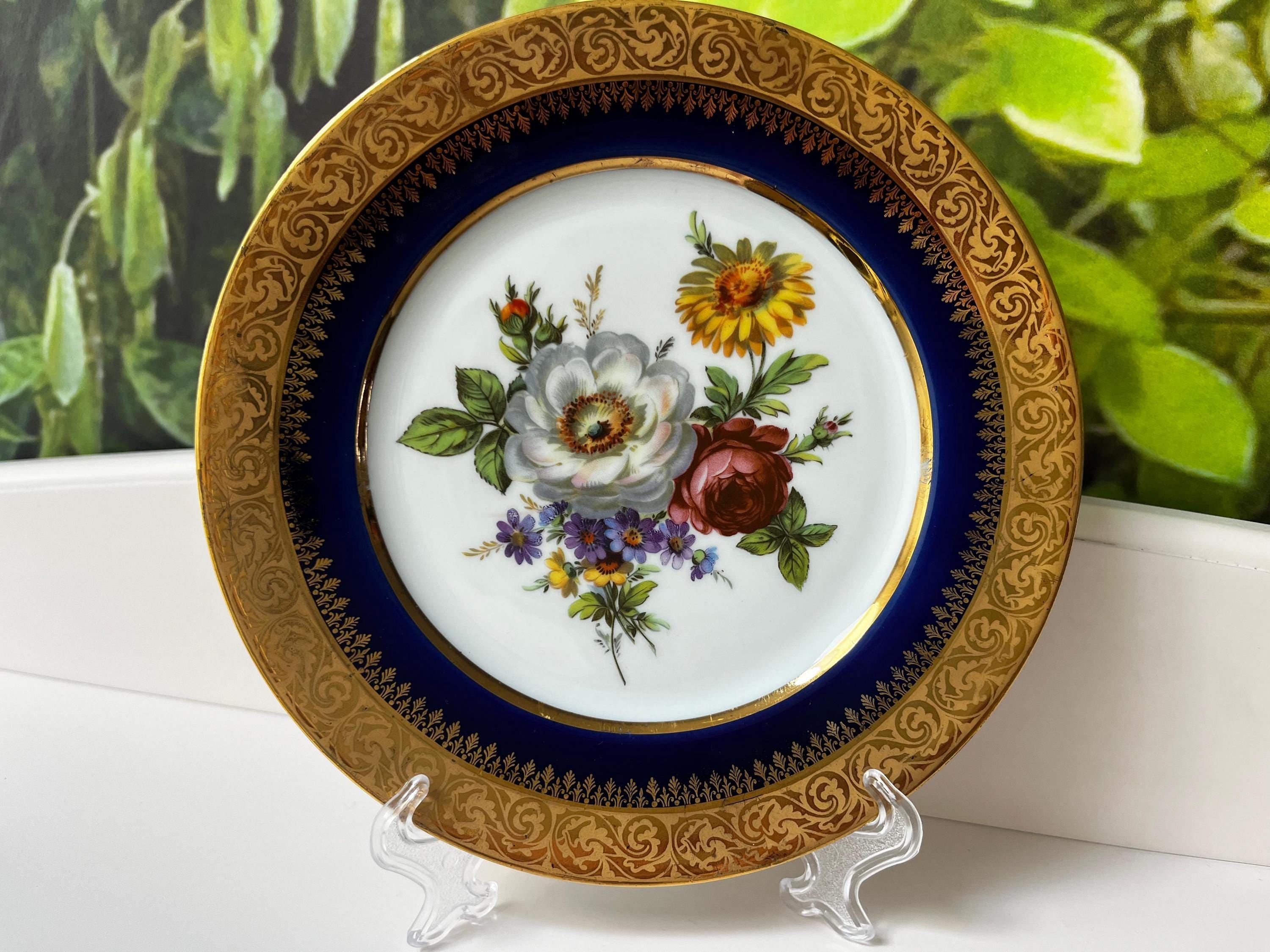 Decorative plate in Limoges porcelain, France - floral decoration and gold cobalt blue rim
