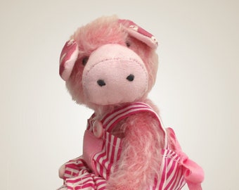 Tilly Piggy soft toy sewing pattern.    5" piglet printed pattern