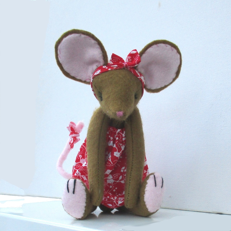 Miss Stitch soft toy felt mouse sewing kit image 5