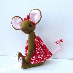 Miss Stitch soft toy felt mouse sewing kit image 6