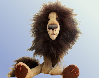 Kit de couture Charlie Lion en imitation daim avec crinière couleur chocolat. Couture à faire soi-même