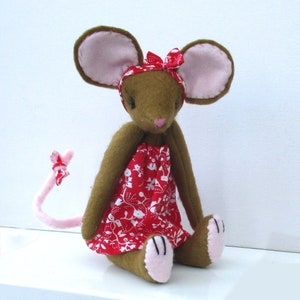 Miss Stitch soft toy felt mouse sewing kit Brown mouse kit