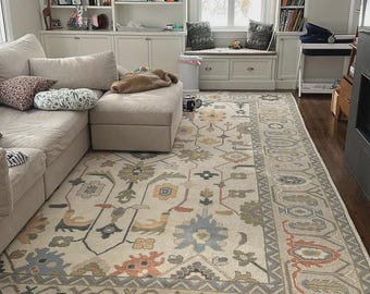 Tappeto orientale floreale in lana annodato a mano in stile Oushak color avorio, dimensioni personalizzate