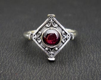 Handmade Rhodolite Garnet Ring in Oxidized Solid 925 Sterling Silver – 5mm Round Cabochon, January Birthstone, Vintage Kite Frame