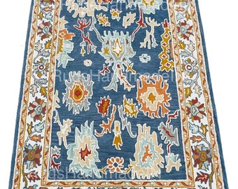 Tappeto blu in stile persiano con motivi floreali, tappeto boho per soggiorno
