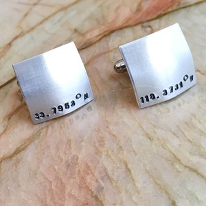 Round or Square Personalized Cuff Links, Custom Cufflinks, Hand Stamped Cufflinks, Personalize with Your Name or Quote Cuff links Bild 3