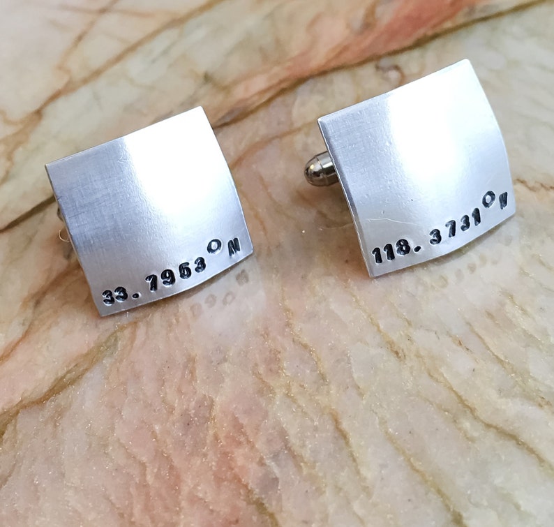 Round or Square Personalized Cuff Links, Custom Cufflinks, Hand Stamped Cufflinks, Personalize with Your Name or Quote Cuff links Bild 3