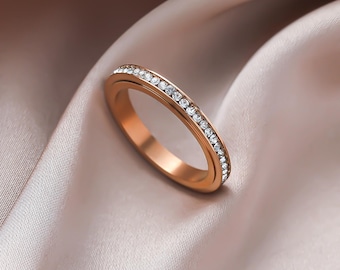 Anillo giratorio delgado Iced Out para mujer: anillo antiestrés fino de 3 mm en oro rosa, anillo de acero inoxidable con circonita cúbica, elegante joya para aliviar el estrés.