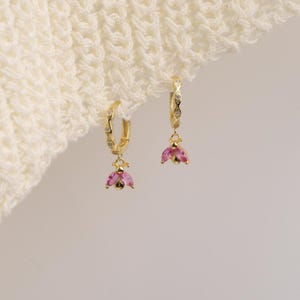 Kolczyki z rubinami, wiszące kolczyki ze srebra próby 925, kolczyki koła, kolczyki splecione, kolczyki owijane, kolczyki wiszące, kolczyki z cyrkoniami.