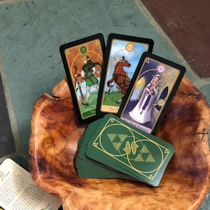 The Legend of Tarot - Happy Squirrel Edition mit Leinenkarton