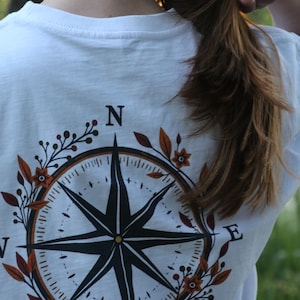 T-shirt met kaart en kompas